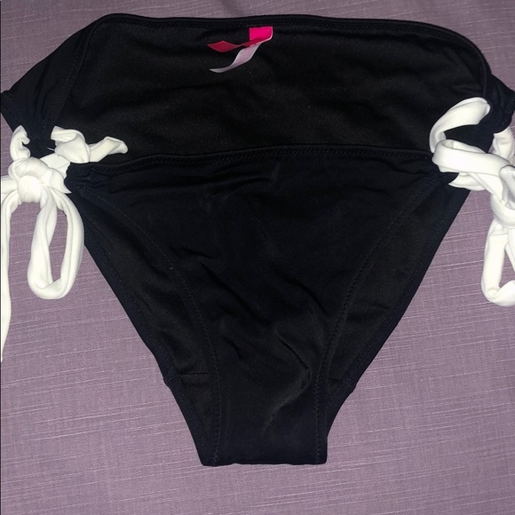 Black Bikini With White Trim - Picture 5 of 6
